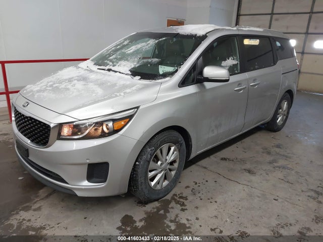 KIA SEDONA LX 2017 KNDMB5C14H6254235 Image 2