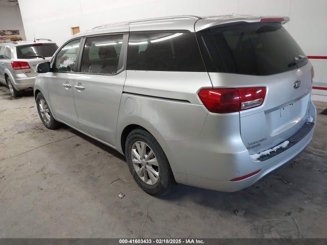 KIA SEDONA LX 2017 KNDMB5C14H6254235 Image 3