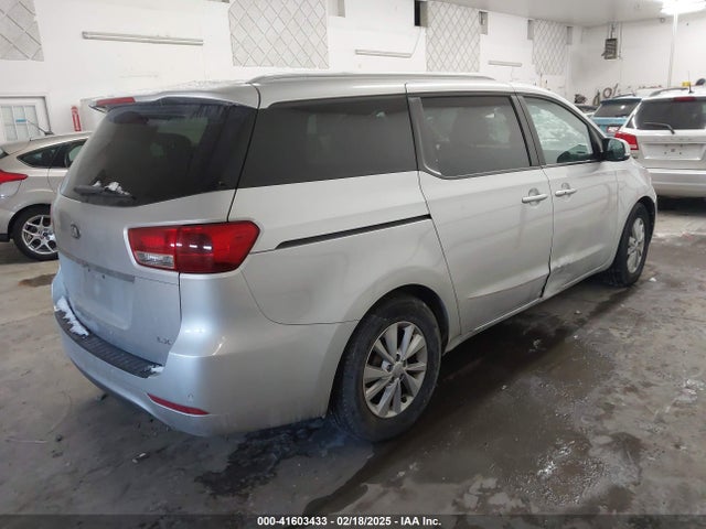 KIA SEDONA LX 2017 KNDMB5C14H6254235 Image 4