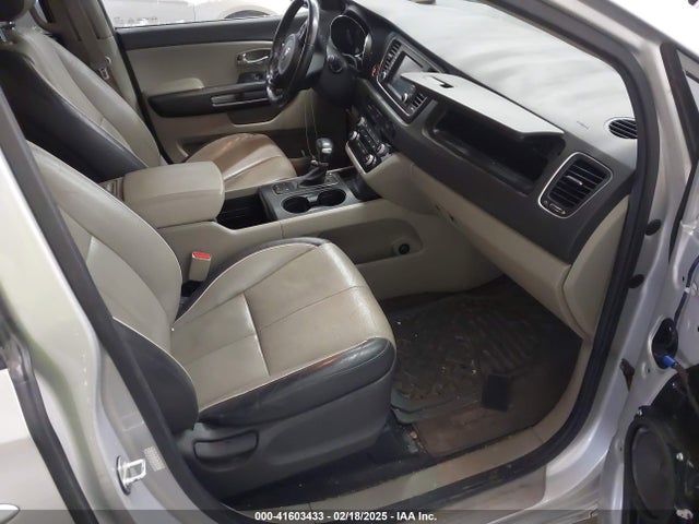 KIA SEDONA LX 2017 KNDMB5C14H6254235 Image 5