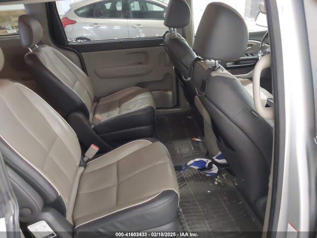 KIA SEDONA LX 2017 KNDMB5C14H6254235 Image 8