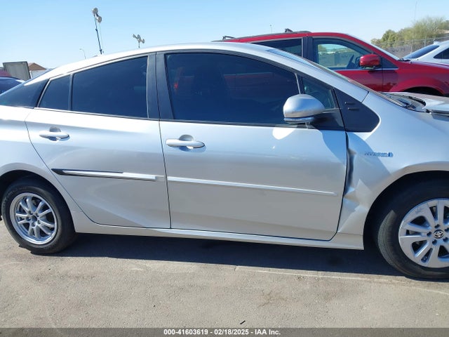 Toyota Prius Two 2017 JTDKBRFU6H3036464 Image 13