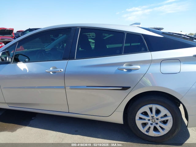 Toyota Prius Two 2017 JTDKBRFU6H3036464 Image 14