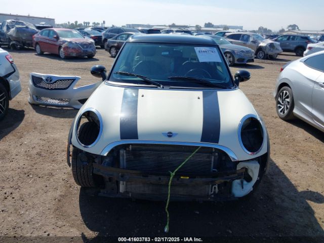 2010 MINI COOPER CLUBMAN WMWML3C5XATX38502 Photo 5