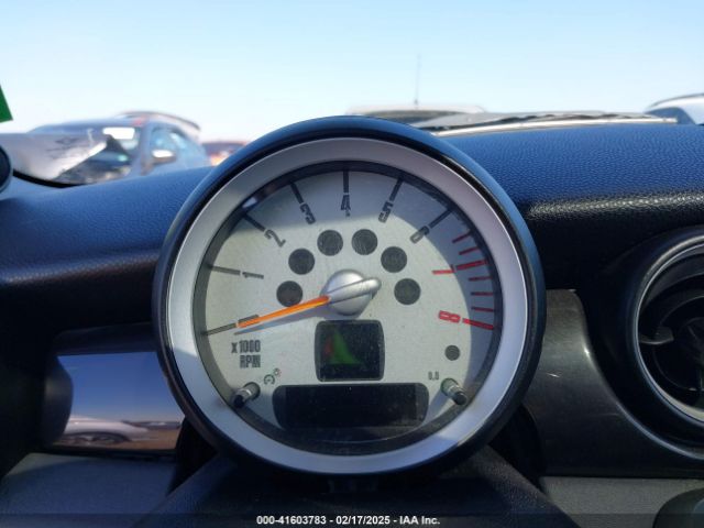 2010 MINI COOPER CLUBMAN WMWML3C5XATX38502 Photo 6