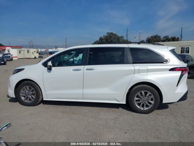 5TDJRKEC4NS075796 Toyota SIENNA XLE