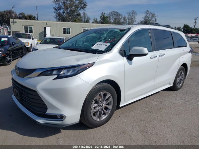 5TDJRKEC4NS075796 Toyota SIENNA XLE