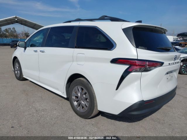5TDJRKEC4NS075796 Toyota SIENNA XLE