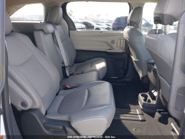 5TDJRKEC4NS075796 Toyota SIENNA XLE
