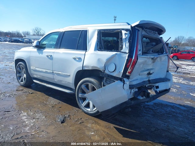 2016 CADILLAC ESCALADE 1GYS4BKJ6GR426614 Photo 2