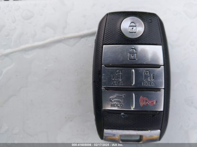 KNDMB5C13H6266585 KIA SEDONA LX