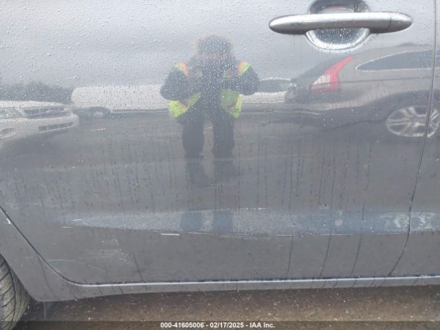 KNDMB5C13H6266585 KIA SEDONA LX