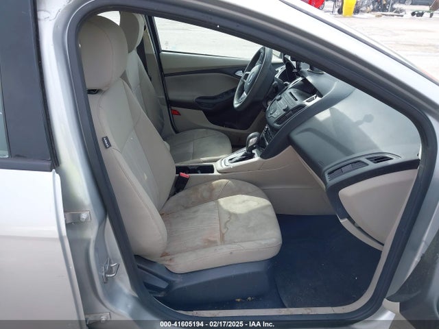 1FADP3F25HL272485 Ford FOCUS SE