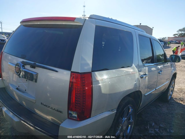2011 CADILLAC ESCALADE 1GYS4CEF9BR399883 Photo 3