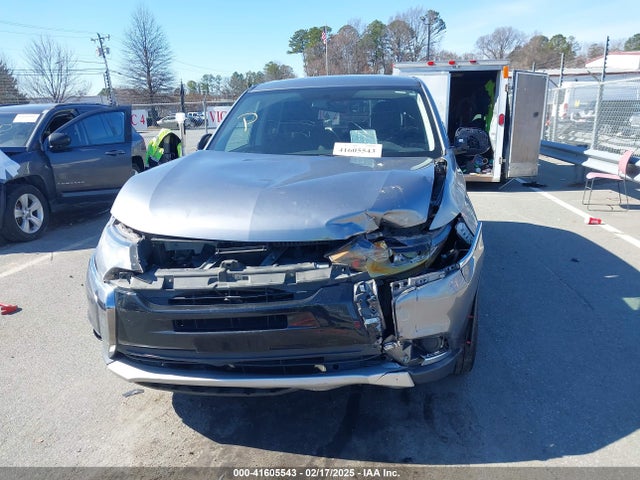 JA4AZ3A38JZ052343 Mitsubishi Outlander Es