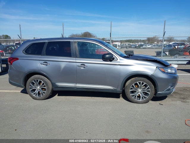 JA4AZ3A38JZ052343 Mitsubishi Outlander Es