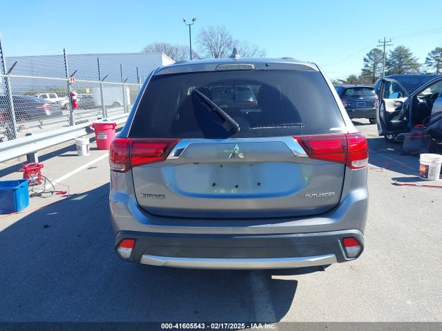 JA4AZ3A38JZ052343 Mitsubishi Outlander Es