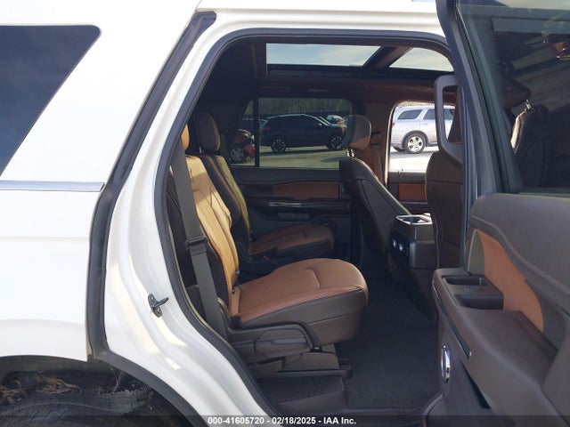Ford Expedition King Ranch 2023 1FMJU1P80PEA34247 Image 8