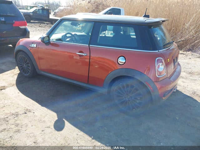 2012 MINI COOPER S WMWSV3C53CTY18437 Photo 2