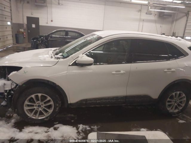 1FMCU9G63LUA90401 Ford ESCAPE SE