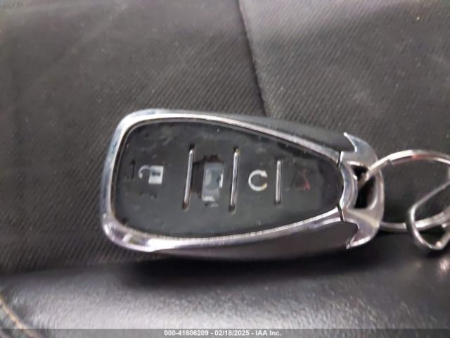 KL7CJPSB8JB653745 Chevrolet Trax Lt