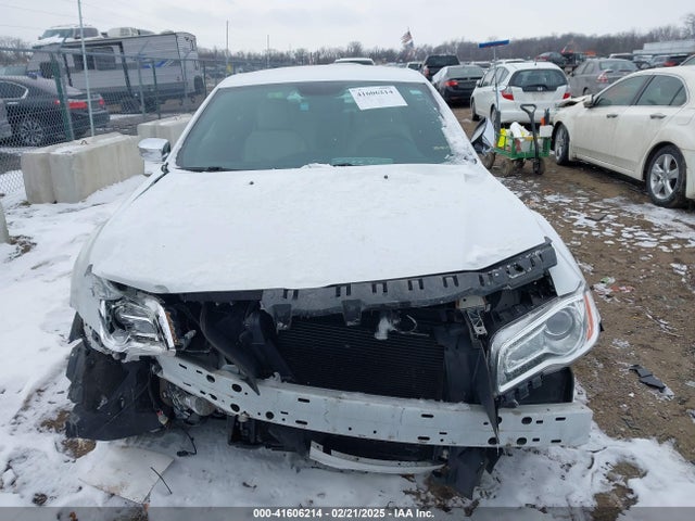 Chrysler 300 Uptown Edition 2014 2C3CCARG1EH355826 Image 12