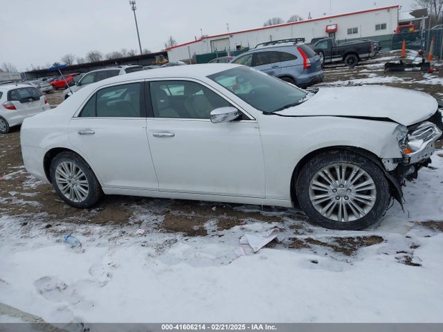 Chrysler 300 Uptown Edition 2014 2C3CCARG1EH355826 Image 13