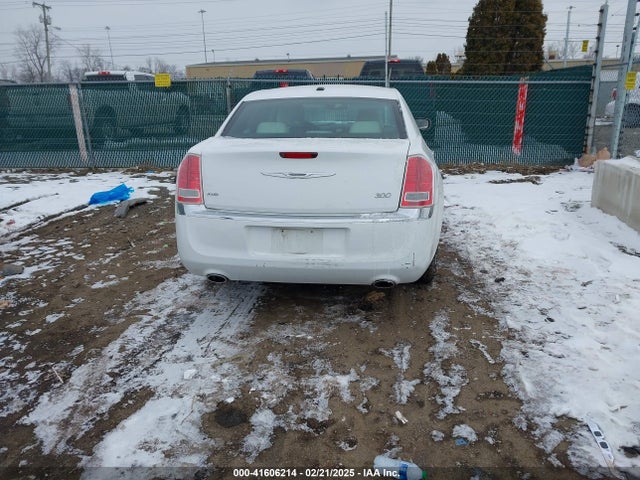 Chrysler 300 Uptown Edition 2014 2C3CCARG1EH355826 Image 16