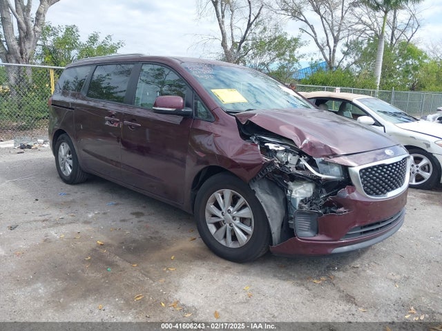 2017 KNDMB5C19H6239164 main image