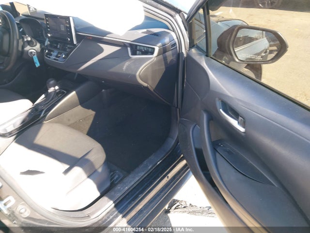 JTDEPRAE9LJ042357 Toyota COROLLA LE