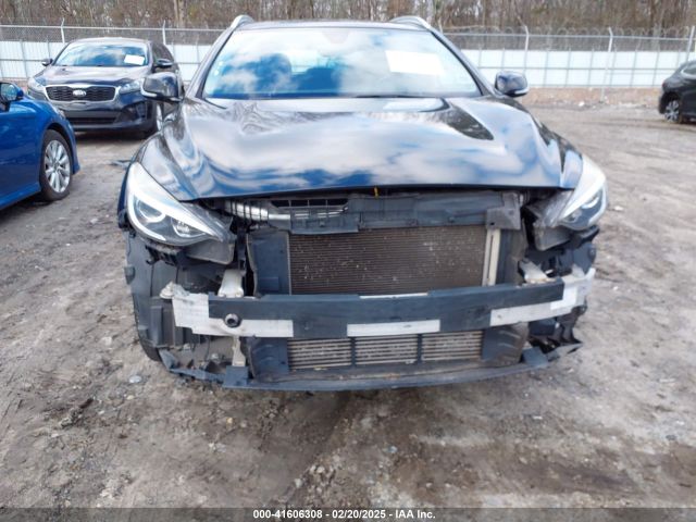 SJKCH5CR8HA035885 Infiniti Qx30 Premium