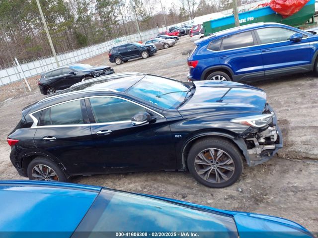 SJKCH5CR8HA035885 Infiniti Qx30 Premium