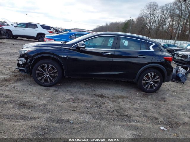 SJKCH5CR8HA035885 Infiniti Qx30 Premium