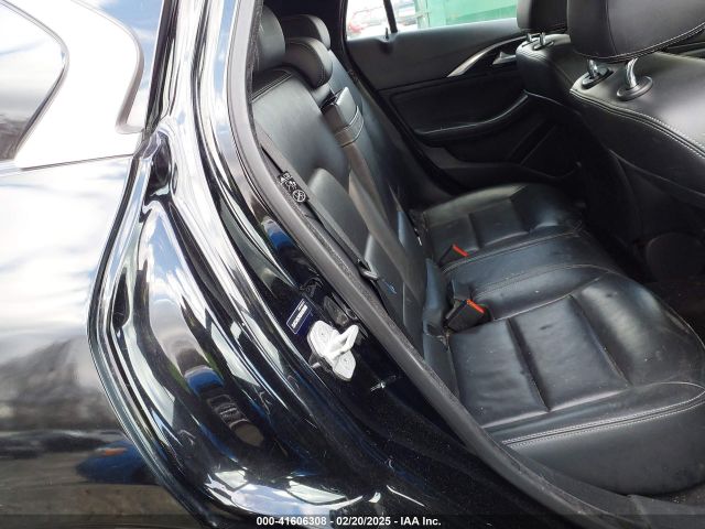SJKCH5CR8HA035885 Infiniti Qx30 Premium