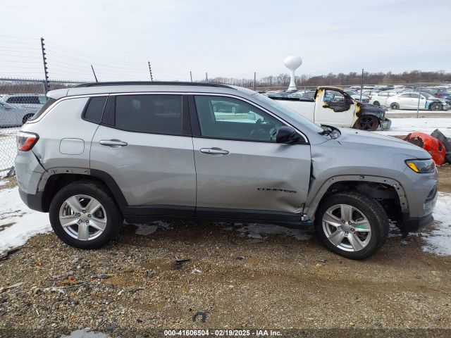 3C4NJDBB2NT118764 Jeep Compass Latitude 4x4