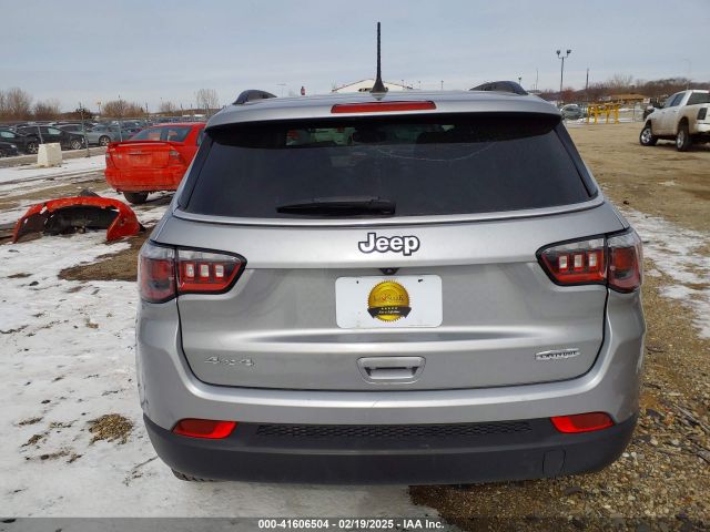 3C4NJDBB2NT118764 Jeep Compass Latitude 4x4