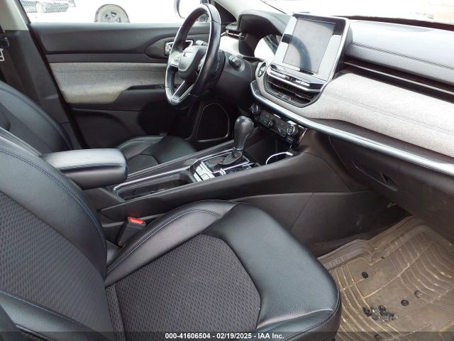 3C4NJDBB2NT118764 Jeep Compass Latitude 4x4
