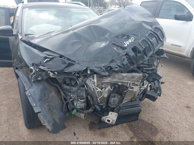 1C4PJLCB3HW643042 Jeep Cherokee Latitude Fwd