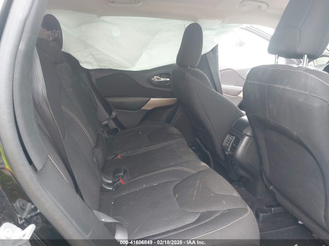 1C4PJLCB3HW643042 Jeep Cherokee Latitude Fwd