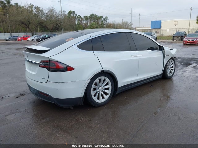 2016 TESLA MODEL X 5YJXCAE26GF004023 Photo 3