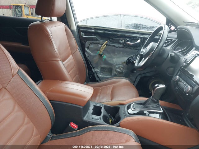 JN8AT2MV6HW270313 Nissan Rogue Sl