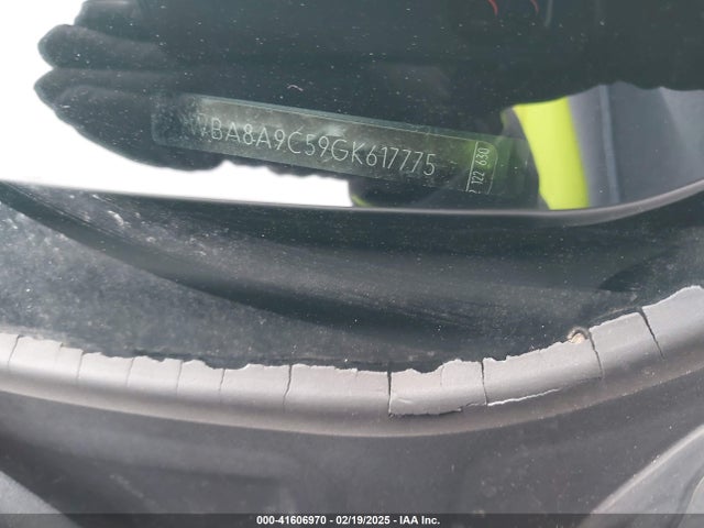 WBA8A9C59GK617775 BMW 320i