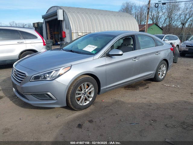 Hyundai SONATA SE 2017 5NPE24AF3HH536577 Image 2