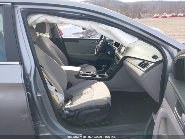 Hyundai SONATA SE 2017 5NPE24AF3HH536577 Image 5