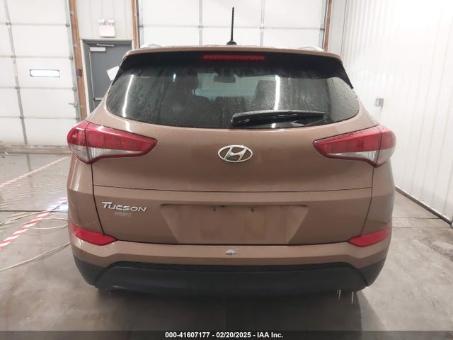 KM8J33A49HU332341 Hyundai TUCSON SE