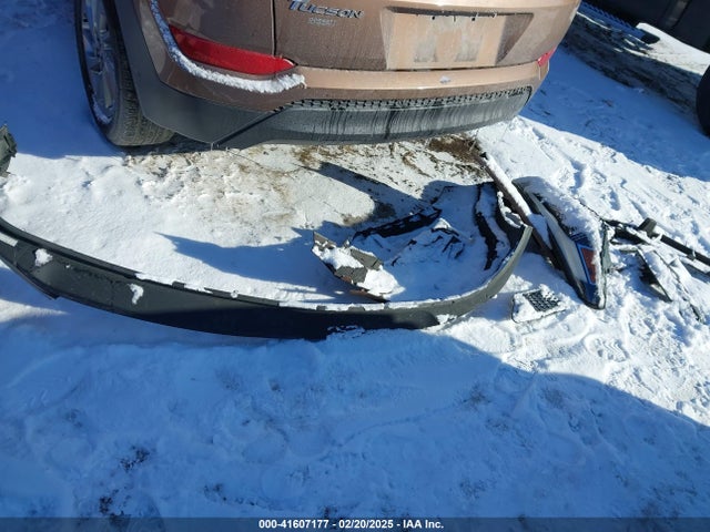KM8J33A49HU332341 Hyundai TUCSON SE