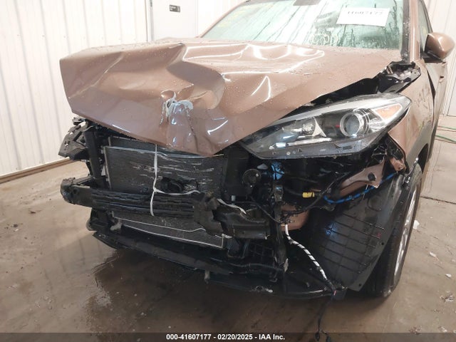 KM8J33A49HU332341 Hyundai TUCSON SE