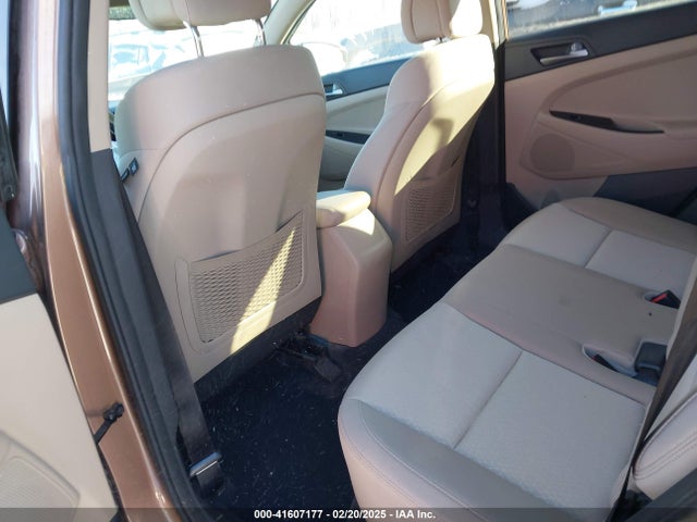 KM8J33A49HU332341 Hyundai TUCSON SE