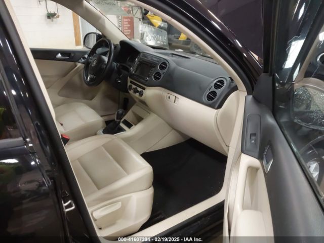 WVGBV7AX2FW607906 Volkswagen TIGUAN SE