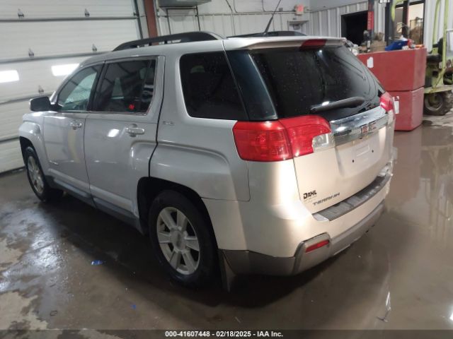 2010 GMC TERRAIN 2CTFLEEW0A6391742 Photo 2